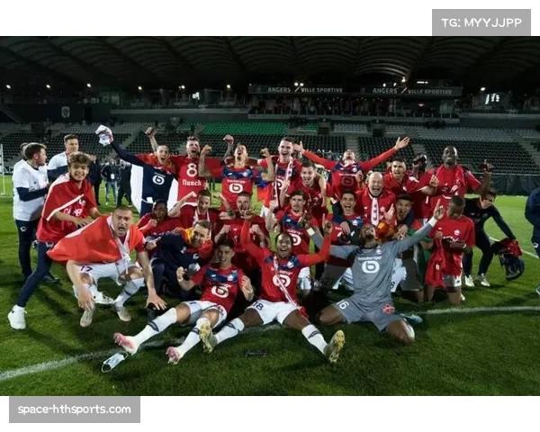 多特蒙德球迷庆祝两连胜 在市中心举行小规模庆祝活动