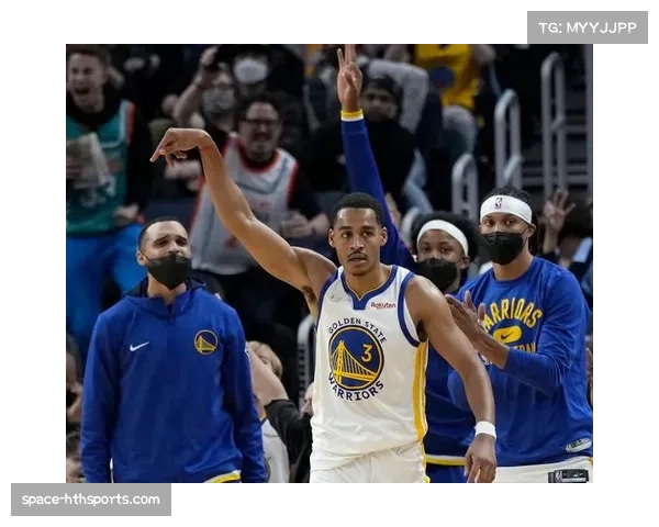 钻石杯橄榄球赛地信队4-1胜水环队，下半场连续突破锁定胜局