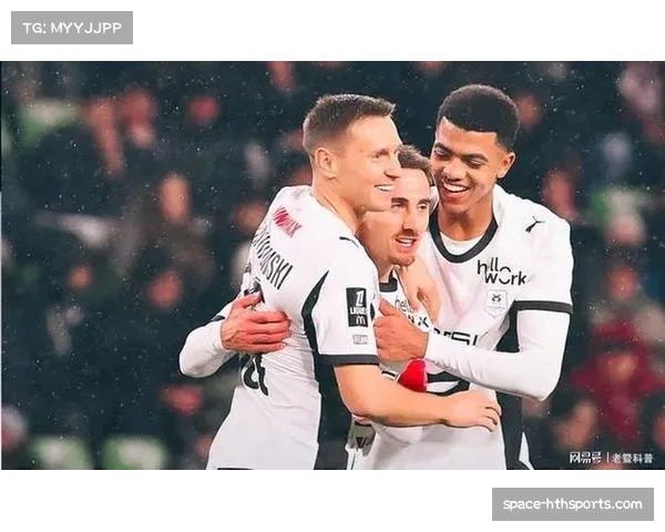 巴黎5-0大胜雷恩一役，雷恩球员雅凯两黄变一红被罚离场