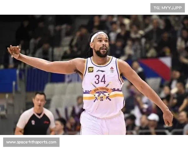 麦考尔伤病影响广东男篮引援效果，走路仍一瘸一拐